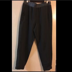 Summer pants with faux leather detail